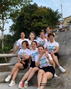 May và in áo phông cổ tròn Ăn chơi phải có đồng bọn màu trắng